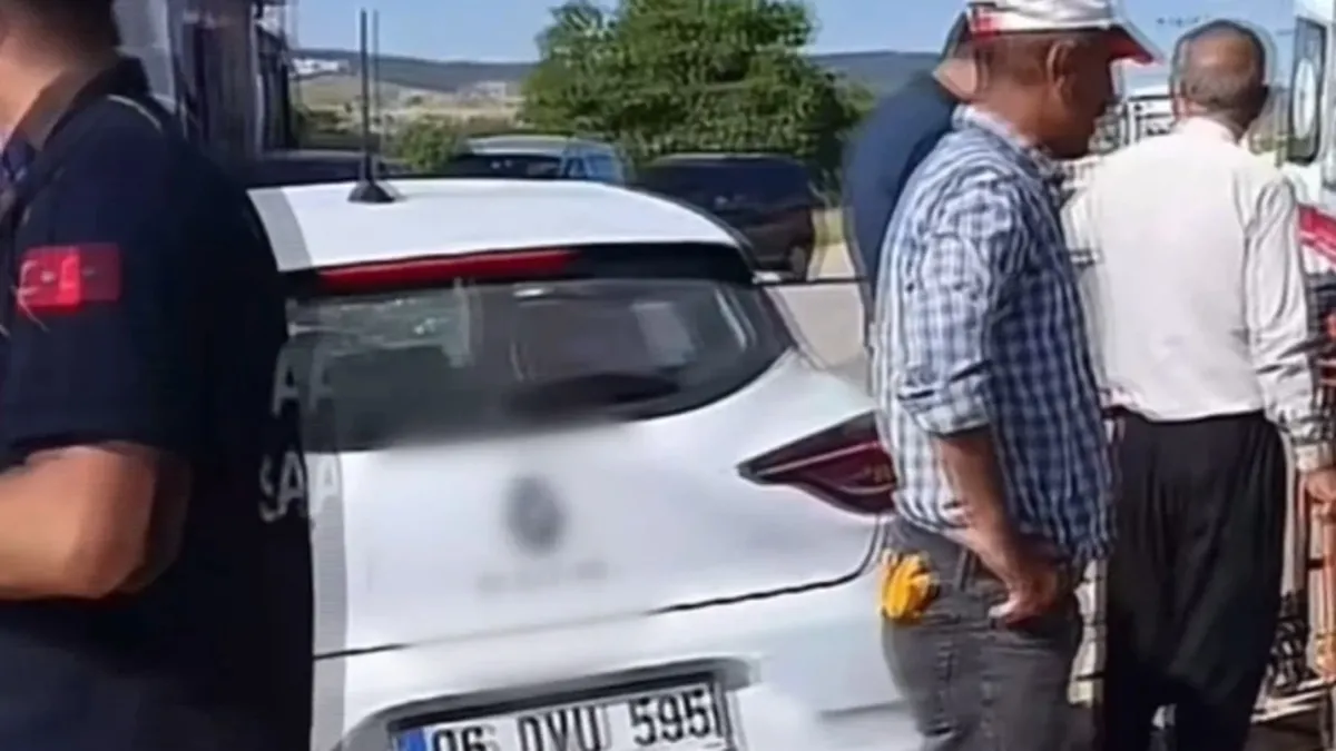 Gaziantep'te trafik kazası sonrası hasar gören otomobiller
