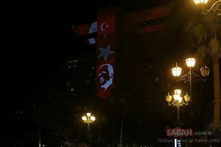 Katar'daki Sheraton Oteli Türk bayraÄıyla aydınlatıldı