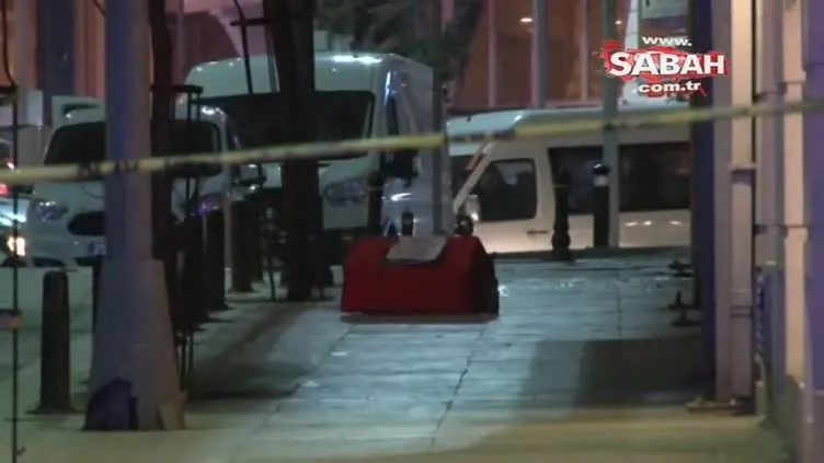 Beyoğlu'nda tabut şeklindeki kutu polisi alarma geçirdi