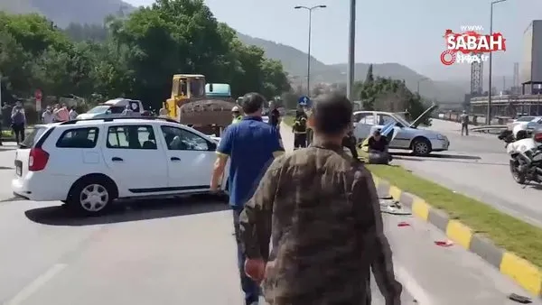 İki otomobilin çarpıştığı kazada LPG tankı yola fırladı | Video