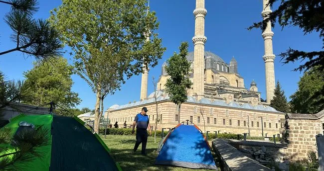 Kırkpınar sevdasına sokakta kalıyorlar