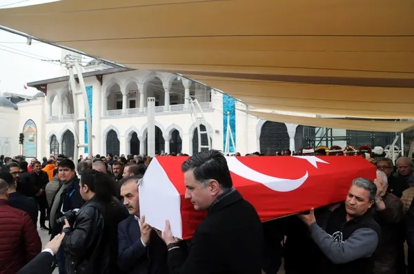 eski-bakanlardan-ekonomist-ve-yazar-dr-yilmaz-karakoyunlu-son-yolculuguna-ugurlandi-1707750878537.jpg