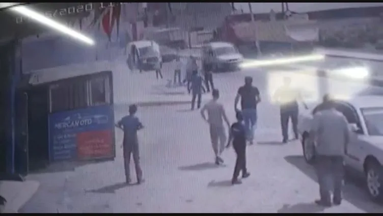 SON DAKiKA! Arnavutköy’de iş yerinde patlama kamerada: Yaralılar var