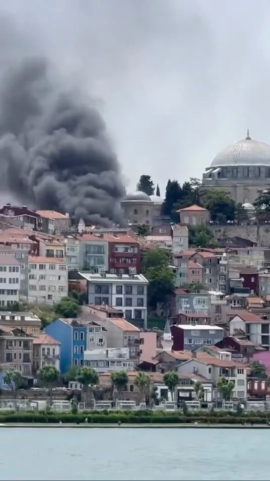 son-dakika-fatihte-yangin-panigi-1781780441333.jpg