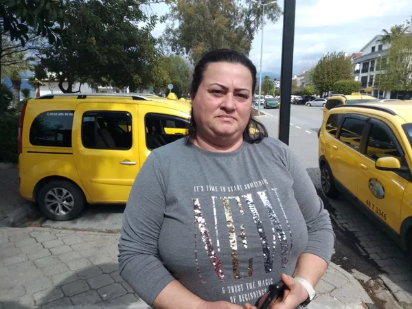 fethiyeli-taksici-fatma-abla-ekmegini-direksiyondan-cikartiyor-1678367290898.jpg
