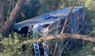 Erzincan'da yolcu otobüsü devrildi: 1 kişi öldü, 41 kişi yaralandı #erzincan