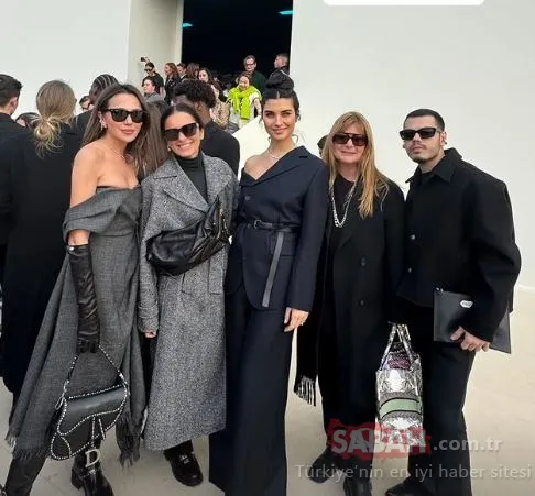 Tuba Büyüküstün dünyaca ünlü bir markanın defilesinde şıklığı ve güzelliğiyle hayran bıraktı!