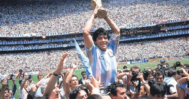 Dünya futbolu 10’a ağlıyor! Arjantinli efsane Diego Maradona hayatını kaybetti