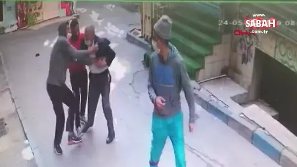 İstanbul Beyoğlu'nda yabancı uyruklu gaspçıların dehşet saçtığı anlar kamerada | Video