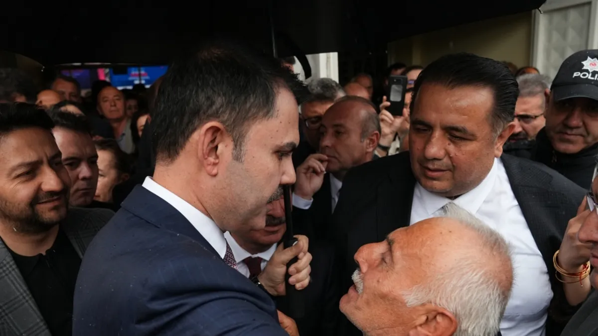 Şehit babasından Bakan Kurum’a anlamlı teşekkür: Hepiniz çok yardımcı oldunuz, Cumhurbaşkanıma selam söyle Şehit babasından Bakan Kurum’a anlamlı teşekkür: Hepiniz çok yardımcı oldunuz, Cumhurbaşkanıma selam söyle