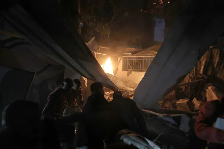 Dünya böyle vahşet görmedi! Siyonist İsrail her saatte 2 çocuk katlediyor