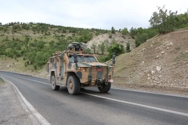 Özel birlikler sınırda! Hem havada hem karada askeri hareketlilik