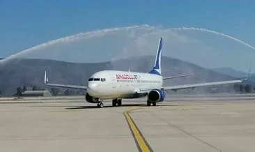 Milas-Bodrum Havalimanı’na inen ilk uçak su takıyla karşılandı
