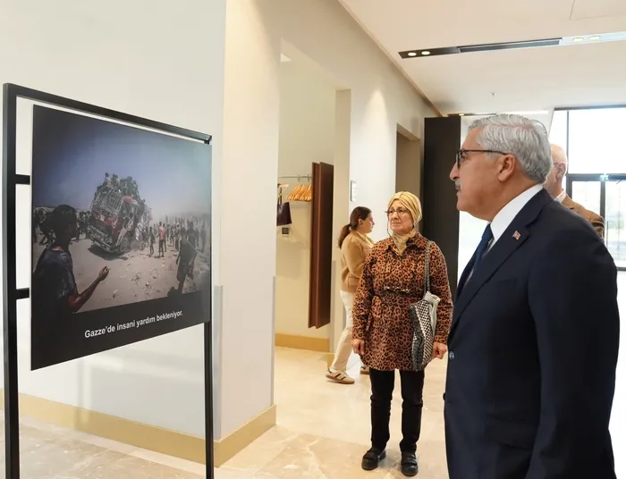 ak-partide-gazze-vicdanin-sahitligi-fotograf-sergisi-acildi-huseyin-yayman-katil-netanyahunun-yargilanmasi-sar-1791526883999.jpg