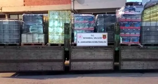 jandarmadan-kacak-motor-yagi-operasyonu-70-bin-litre-sahte-motor-yagi-ele-gecirildi-1674284431224.jpg