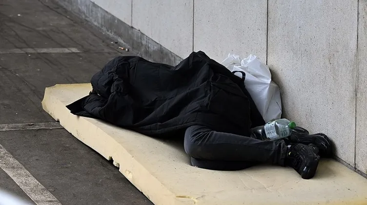 Avrupa’da evsizlik sorunu çığ gibi büyüyor: Batı ülkeleri çaresiz!