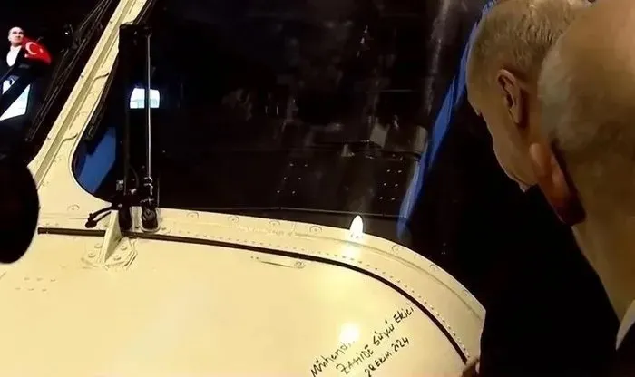 Gökvatan’da gurur günü! Başkan Erdoğan GÖKBEY’e imzasını attı, TUSAŞ şehidinin de adını yazdı