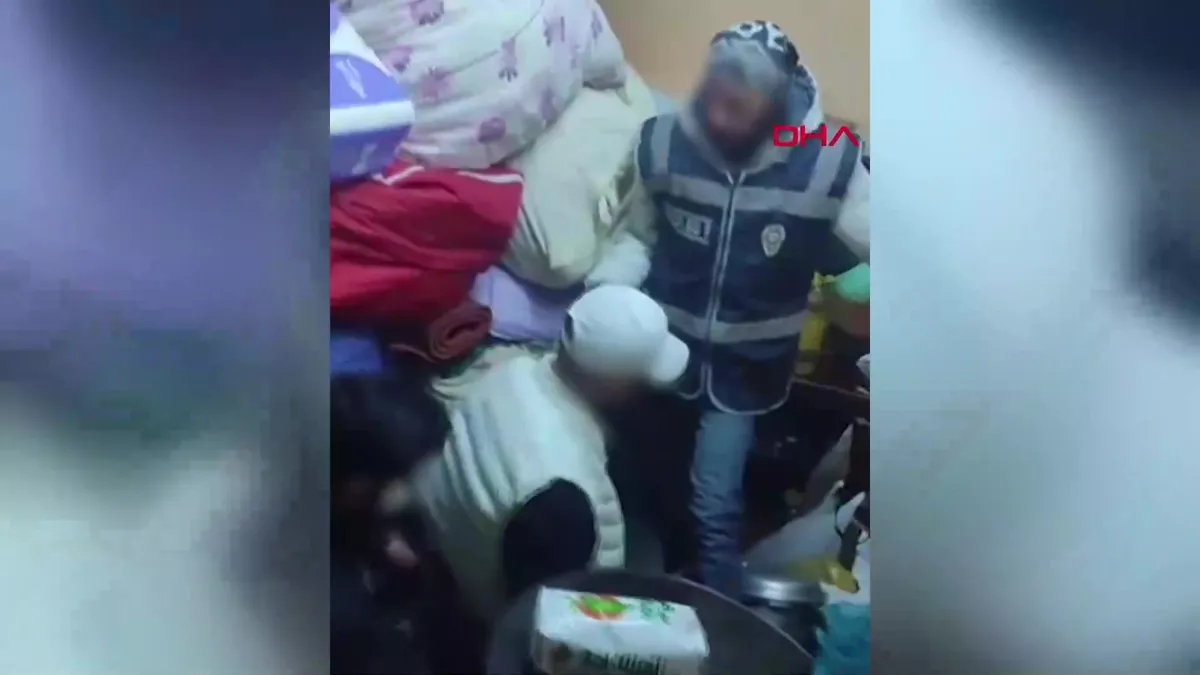 Kayseri’de cinsel istismar hükümlüsü halıların arasında saklanırken yakalandı | Video videosunu izle Kayseri’de cinsel istismar hükümlüsü halıların arasında saklanırken yakalandı | Video videosunu izle