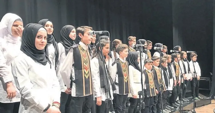 Suriyeli çocuklardan kurtuluş konseri