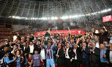 Şampiyon Trabzonspor kupasını aldı!