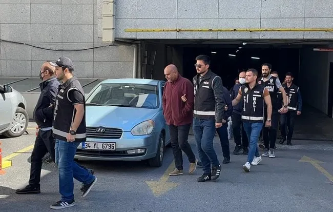 Kadıköy Belediyesi’ne rüşvet soruşturmasında şüphelilerin itirafları ortaya çıktı: Para vermezsen işyerini başına yıkacağım