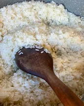 Tane tane dökülen pirinç pilavının sırrı meğer buradaymış! Tam ölçülü, tam kıvamında efsane tarif…