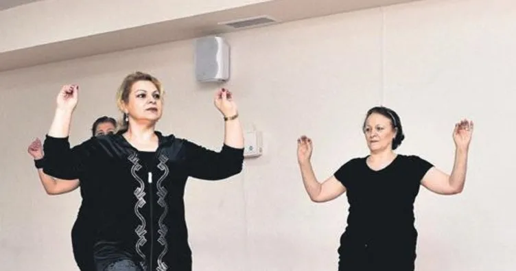 Ev hanımları halk oyunları öğreniyor Ankara Başkent Haberleri