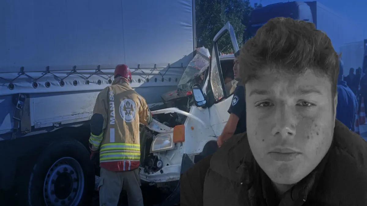 Manisa'da meydana gelen trafik kazasında kamyonet ve TIR'ın karıştığı olaydan genel bir görünüm.