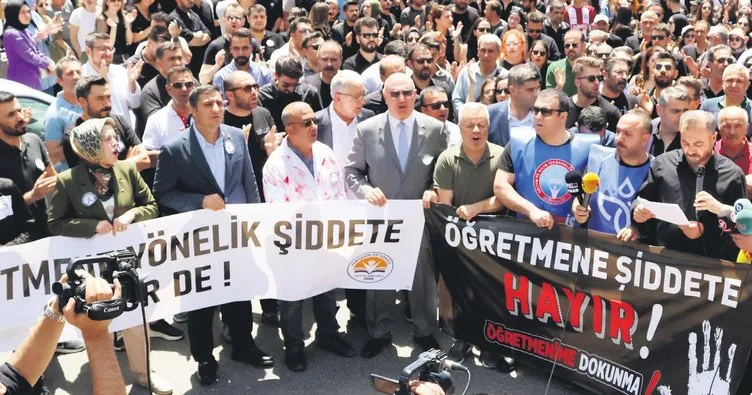 Öğretmenlerden ‘şiddet’ protestosu