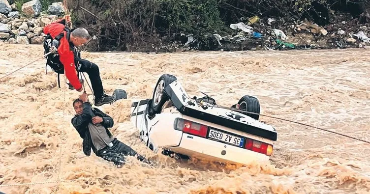Sele kapılan araçta bir kişi öldü