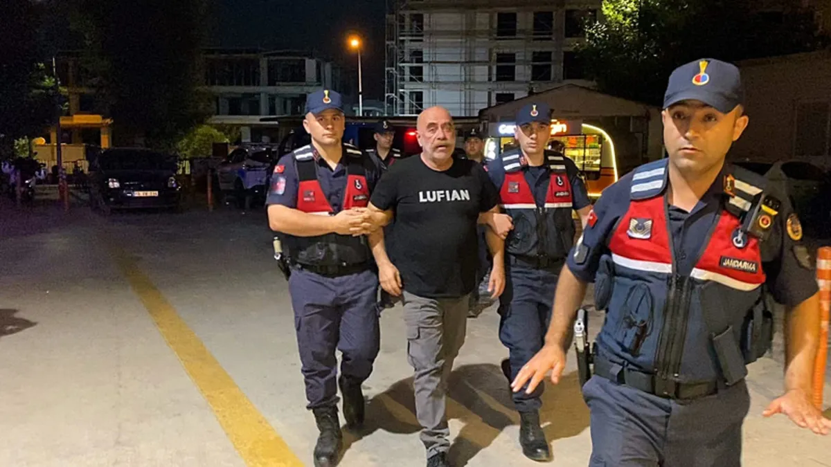 Ünlü yönetmen Ezel Akay ve kardeşi gözaltına alındı! Ünlü yönetmen Ezel Akay ve kardeşi gözaltına alındı!