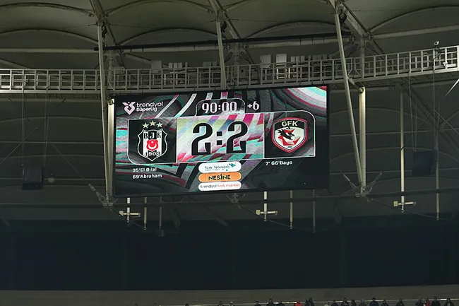 besiktas-tribunlerinden-mac-sonu-istifa-sesleri-1765224667826.jpg