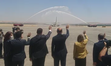 Paris uçağını su dökerek uğurladılar