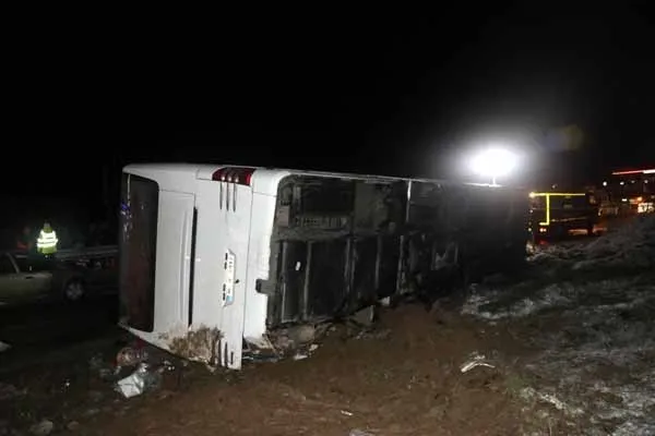 Amasya’da belediye otobüsü devrildi! Ölü ve yaralılar var...