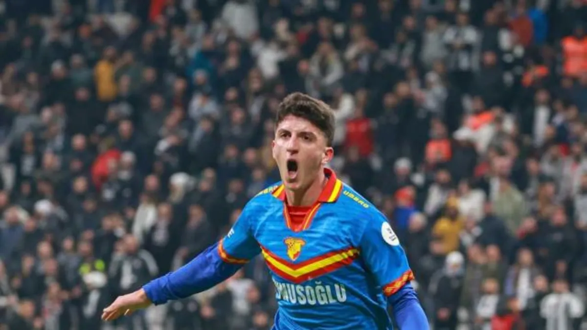 Göztepe’de Taha Altıkardeş kulübeye çekildi Göztepe’de Taha Altıkardeş kulübeye çekildi