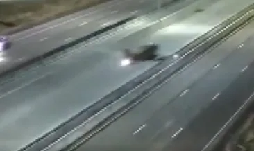 ABD’de küçük uçak acil iniş yaparken seyir halindeki araca çarptı