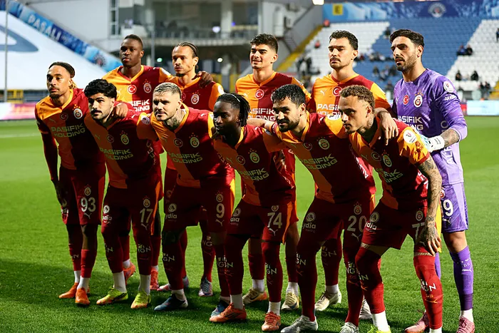 canli-kasimpasa-galatasaray-ilk-yari-oynaniyor-1779039396796.jpeg
