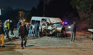 Karabük'te işçi servisi elektrik direğine çarptı: 6 yaralı #karabuk