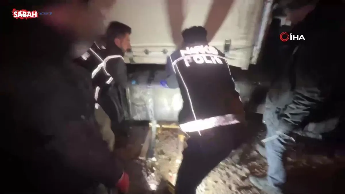 Bakan Yerlikaya duyurdu: “Ağrı’da yaptığımız operasyonumuzla; 761 kilogram metamfetamin ele geçirdik” | Video videosunu izle Bakan Yerlikaya duyurdu: “Ağrı’da yaptığımız operasyonumuzla; 761 kilogram metamfetamin ele geçirdik” | Video videosunu izle