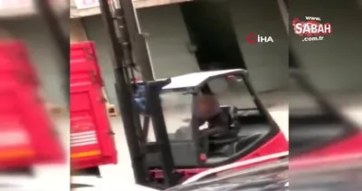 Forklift kullanan çocuk sürücü kamerada | Video