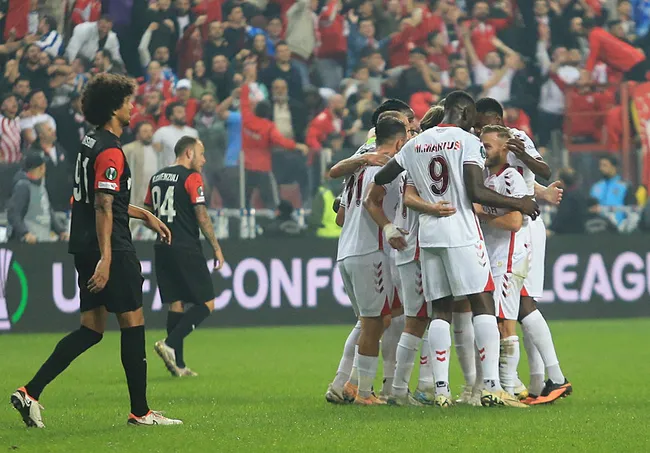 canli-samsunspor-avrupada-3te-3-pesinde-rakip-hamrun-spartans-1762457966323.jpg