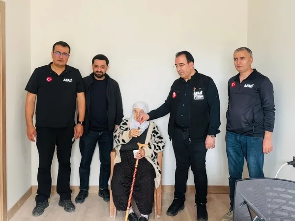 konut-bekleyenler-cifte-bayrami-yasadi-elazigda-13-bin-konutun-son-kulvari-1779708664032.jpg