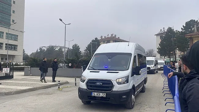 bolu-belediye-baskani-ozcana-tutuklama-talebi-1772471865497.jpeg SON DAKİKA: Bolu Belediyesi’nde reklam sözleşmesi skandalı! Tanju Özcan tutuklandı: Ya seve seve vereceksiniz ya da...