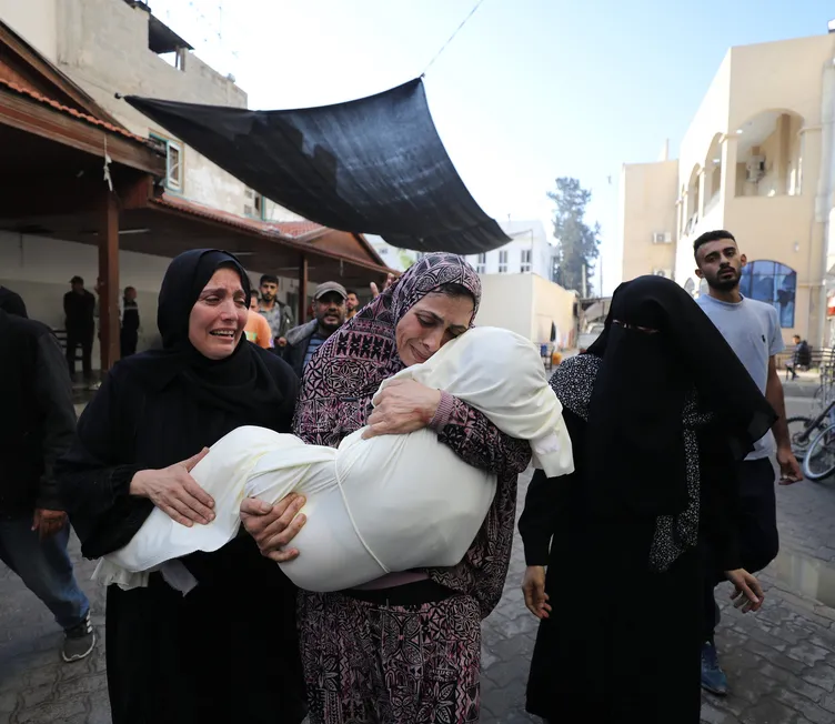 Dünya böyle vahşet görmedi! Siyonist İsrail her saatte 2 çocuk katlediyor