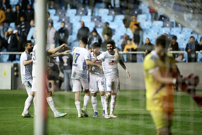 caykur-rizespor-ziraat-turkiye-kupasinda-son-16-turunda-adana-demirspordan-veda-1671736188325.jpg