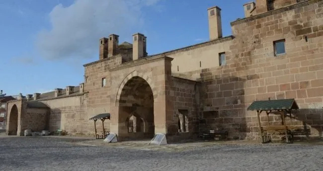 Kervansaray Nedir? Kervansaray Özellikleri, Yapılış Amacı ve Osmanlı’daki Kervansaraylar