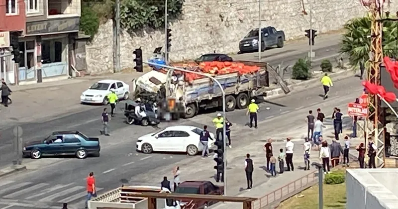 Son dakika: Hatay'da freni patlayan kamyon araçlara daldı: 3 ölü, 20 yaralı -