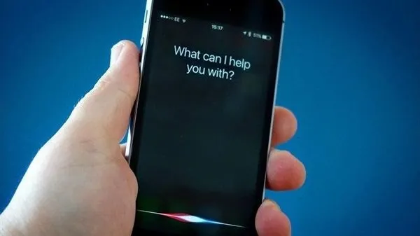 Siri hakkında Apple'a ateş püskürdü