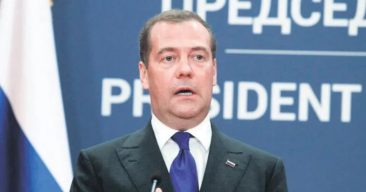 Medvedev: AB’yi aptallar yönetiyor