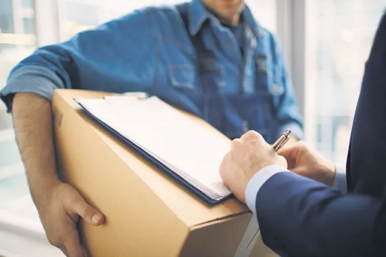 Son dakika: Vergi rekortmeni iş adamına 330 milyonluk tuzak! Kapısına gelenleri kargocu zannediyordu...